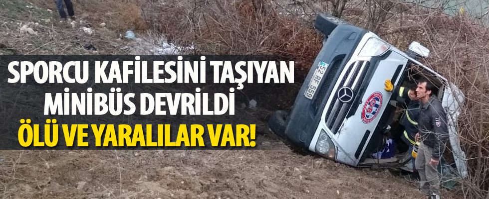 Sporcu kafilesini taşıyan minibüs devrildi: Ölü ve yaralılar var