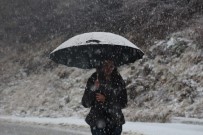 YAĞAN - İstanbul'un Yanı Başındaki Karatepe'ye Mevsimin İlk Karı Yağdı