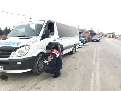 Jandarmadan Kış Lastiği Uygulaması