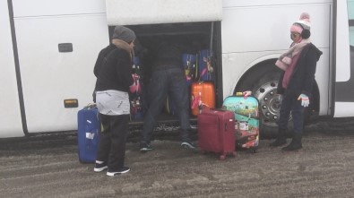 Kar Yağdığını Duyan Tatilciler Uludağ'a Akın Etti