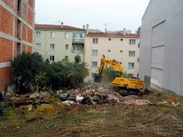 ÇOCUK PARKI - Mudanya'da Tehlike Oluşturan Evler Yıkılıyor