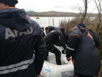 BALIK TUTMAK - Sandallarının Alabora Olması Sonucu Göle Düşen Gencin Cesedine Ulaşıldı