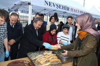 HAMSİ FESTİVALİ - Başkan Tazminatlarla Öğrencilere Hamsi Dağıtıp Konser Düzenlendi