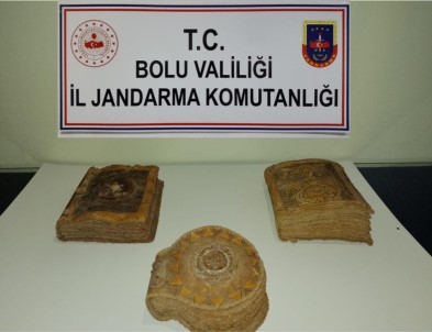 Bolu'da İlk Tevratlardan Olduğu Tahmin Edilen El Yazması Kitap Yakalandı