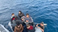 KAÇAK GÖÇMEN - İzmir'de 65 Kaçak Göçmen Yakalandı