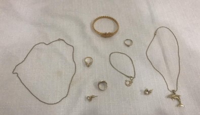 'Kızınızın Ve Sizin Adınız FETÖ Soruşturmasına Karıştı' Diyerek Dolandırdı, Aldığı Altınları Bozduramadan Yakalandı