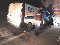 Kütahya'da Araçta Sıkışan Sürücüyü AFAD Ekipleri Kurtardı