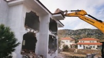 KAÇAK YAPI - Marmaris'te Kaçak 2 Yapının Yıkımı Tamamlandı