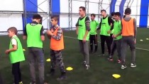 ŞAMPIYON - Muş'ta Sevgi Evlerinde Kalan Çocuklar Futbol Takımı Oluşturdu