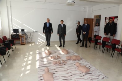 Vali Öksüz'ün Okul Ziyaretleri Devam Ediyor