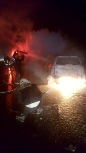 Alev Alan Araç Tamamen Yandı