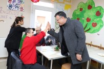 REHABILITASYON - Başkan Öküzcüoğlu'ndan Alaşehir'in Özel Öğrencilerine Destek