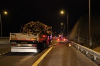 EMNIYET ŞERIDI - Bolu Dağı'nda Tomruk Yüklü Tır Kaza Yaptı, Tomruklar Yola Saçıldı