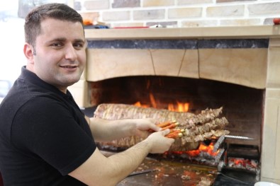 'Cağ Kebabı Kimin?' Tartışması Bitmek Bilmiyor