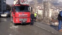 HAREKAT POLİSİ - Hakkari'de Minibüsün Devrilmesi Sonucu 3 Polis Yaralandı
