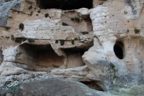 DOĞAL YAŞAM ALANI - Hasankeyf'teki Mağaralara Restorasyon Yapılması Talebi