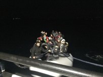 KAÇAK GÖÇMEN - İzmir'de 48 Kaçak Göçmen Yakalandı