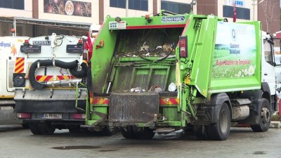 İzmir'in Gaziemir İlçesinde Çöp Toplama Şirketi İş Bıraktı