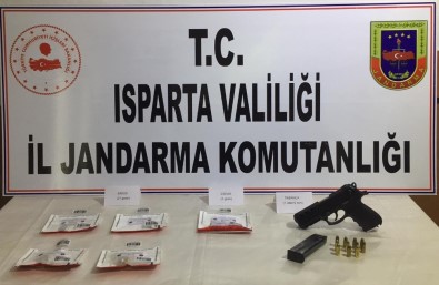 Jandarmanın Yol Kontrolünde Uyuşturucu Ve Silah Ele Geçirildi
