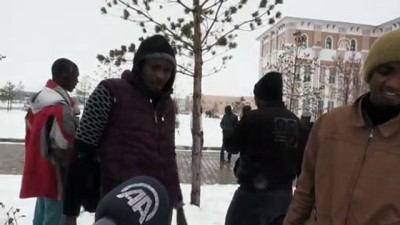 Karla İlk Kez Ağrı'da Tanışan Yabancı Uyruklu Öğrencilerin Sevinci Gülümsetti