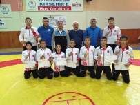 GÜREŞ TAKIMI - Kayserili Pehlivanlar Analig Grup Müsabakalarından Şampiyon Olarak Döndü