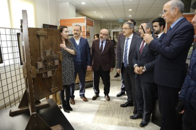 KAYÜ'de 'Türk-İslam Medeniyetinin Dünya Medeniyetlerine Katkıları' Konulu Panel Düzenlendi