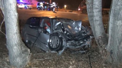 Otomobil 35 Metre Sürüklenip Ağaca Çarptı Açıklaması 1 Ölü