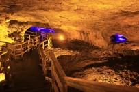 FOSİL - Paleozoik Döneme Ait Sulu Mağara Turistleri Ağırlıyor