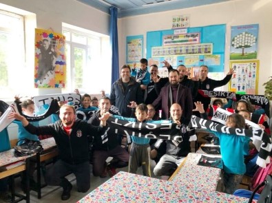 Burhaniye'de Beşiktaşlılar Öğrencileri Sevindirdi