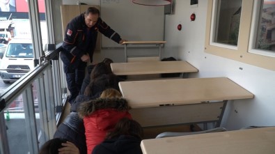 Bursa'da Öğrenciler 7.4 İle Sallandı