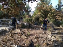 YEŞILYAYLA - Büyükşehir Mezarlıkların Eksiklerini Gideriyor