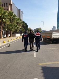 İzmir'de Tekne Hırsızları Yakalandı