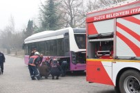 KALICI KONUTLAR - Otobüsü Yanmaktan Şoför Kurtardı