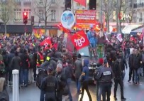 5 ARALıK - Paris'te Binlerce Kişi Emeklilik Reformu Yasasını Protesto Etti