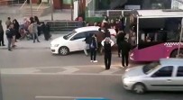 OTOBÜS ŞOFÖRÜ - Vatandaşlar Yanlış Park Edilen Aracı Yoldan Böyle Çekti