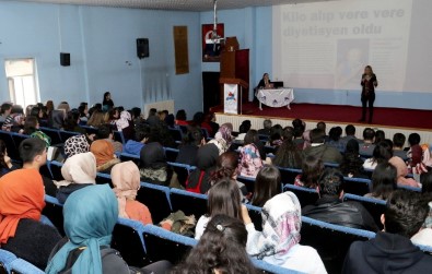 Ağrı İbrahim Çeçen Üniversitesi'nde 'Sosyal Medya'nın Obezite Üzerine Etkileri' Konferansı Düzenlendi