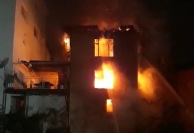 Bursa'da 3 Katlı Bina Alev Alev Yandı