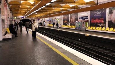 Fransa'da Grevler Hayatı Kaosa Sürüklüyor