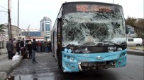 Gaziosmanpaşa'da Halk Otobüsü Kaza Yaptı Açıklaması 4 Yaralı