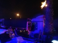ELEKTRİK DİREĞİ - İki Tır Çarpıştı, Devrilen Direk Otomobilin Üzerine Düştü Açıklaması 5 Yaralı
