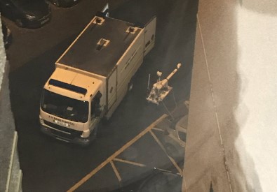 İngiltere'de Seçim Noktası Yakınlarında Şüpheli Cihaz Bulundu