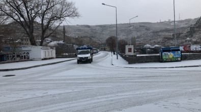 Kars'ta Kar Yağışı Etkili Oluyor