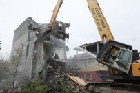 HASARLI BİNA - Körfez'de Orta Hasarlı Binalar Yıkılıyor