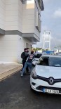 MAL VARLIĞI - (Özel) İstanbul'da Motosiklete Sırtüstü Yatarak Tek Teker Giden Maganda Yakalandı