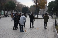 SULTANAHMET - Sultanahmet Meydanı'nda Silahlı Kavga Açıklaması 2 Yaralı