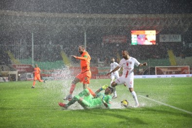 Süper Lig Açıklaması Alanyaspor Açıklaması 0 - Antalyaspor Açıklaması 0 (İlk Yarı)
