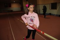 SIRIKLA ATLAMA - Türkiye'de 1.70 Atlayan İlk Kız Çocuğu