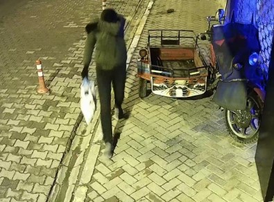 Camı Kırıp İş Yerini Soyan Şüpheliler, Yüzlerini Sakladı, Yakalanmaktan Kurtulamadı