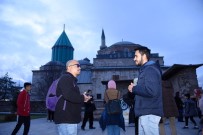 ŞEB-İ ARUS - Gençler Turistlerle Konuşarak Yabancı Dillerini Geliştiriyor