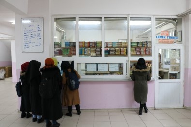 Gülmez Açıklaması 'Okul Kantinlerinde Şırıngalı Çikolata Satılmıyor'